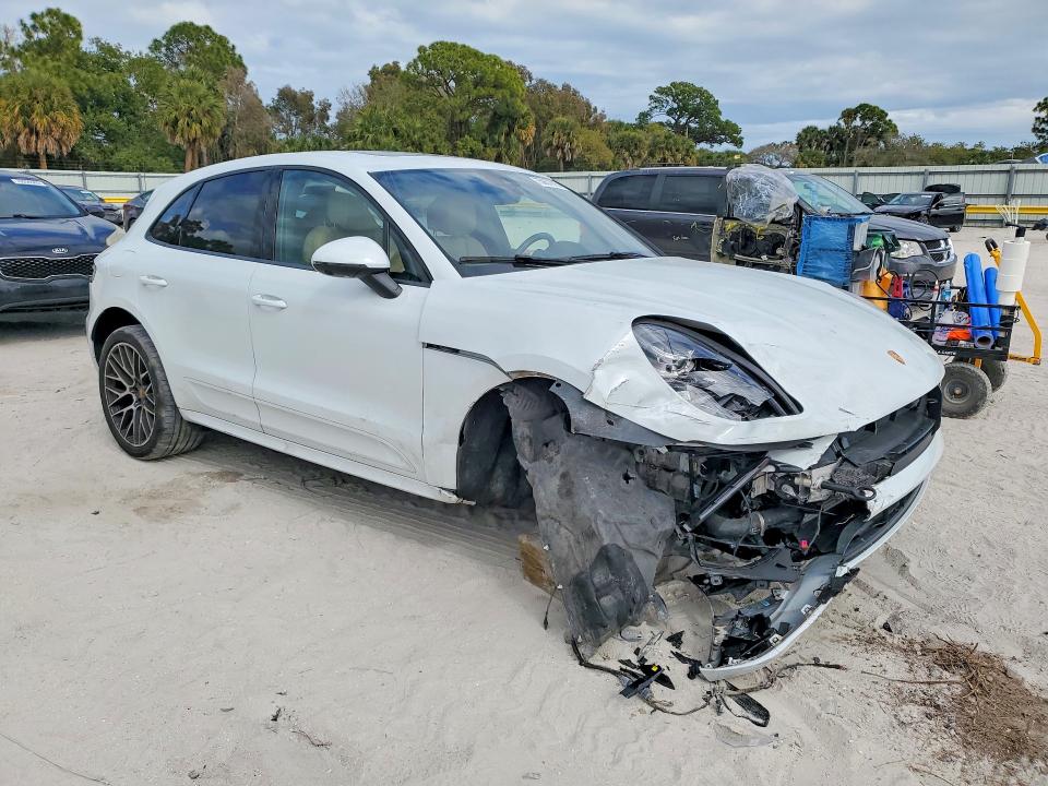 Photo 4 from auction – 2019 PORSCHE MACAN with VIN WP1AA2A56KLB06816