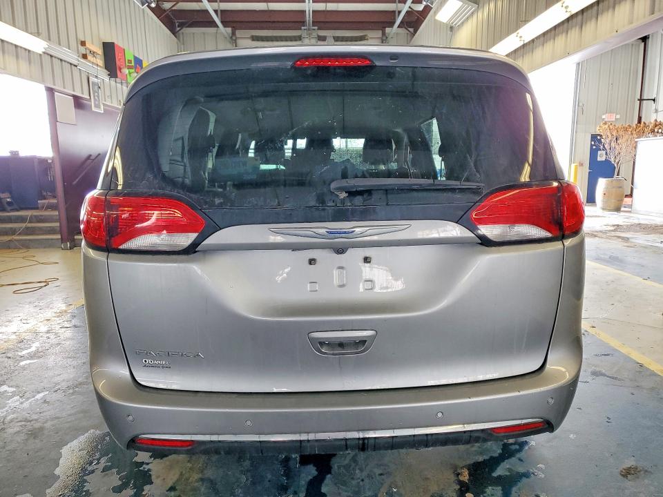 Photo 6 from auction – 2018 CHRYSLER PACIFICA with VIN 2C4RC1EG4JR131692