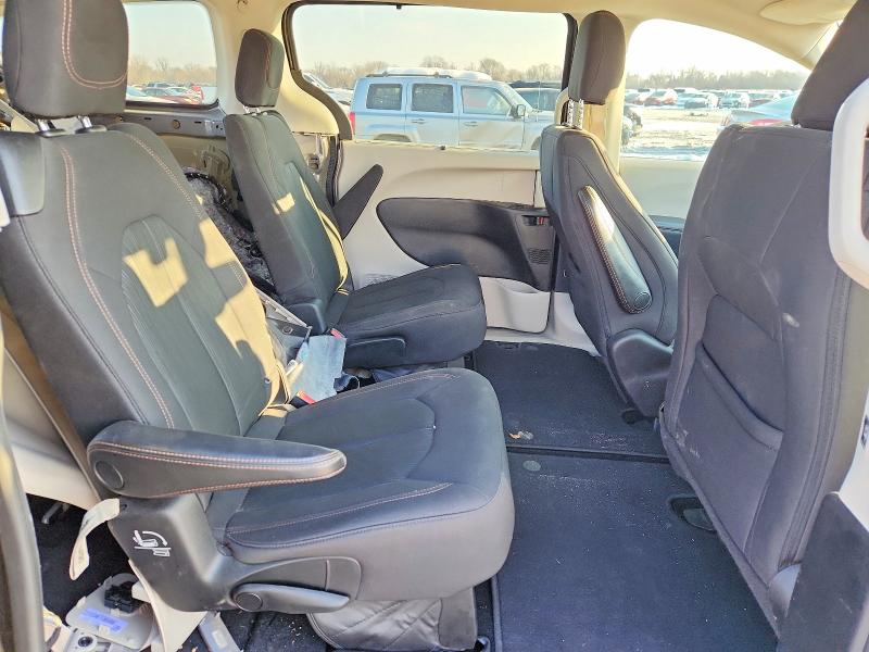 Photo 11 from auction – 2019 CHRYSLER PACIFICA T with VIN 2C4RC1FG2KR748962