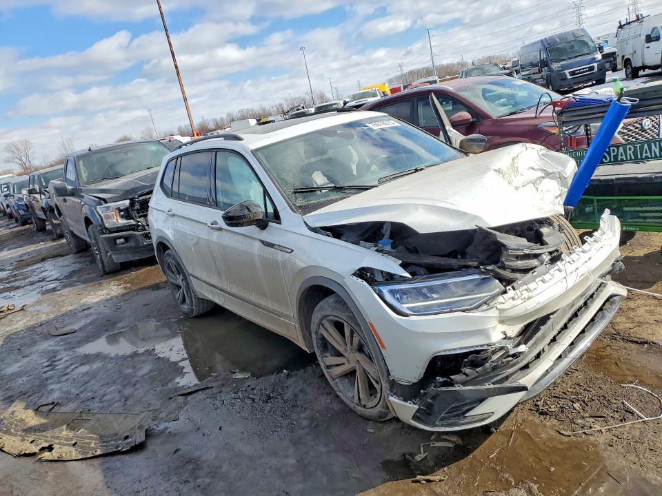 Photo 4 from auction – 2024 VOLKSWAGEN TIGUAN with VIN 3VVCB7AX5RM121968