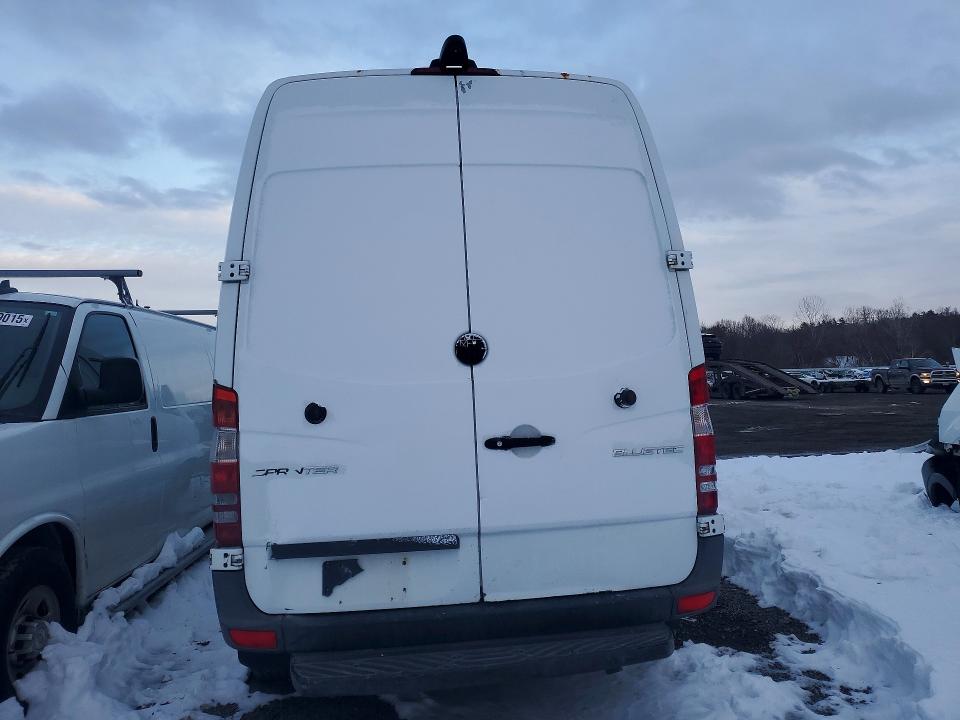 Photo 6 from auction – 2016 MERCEDES-BENZ SPRINTER with VIN WD3PE7DD2GP276388