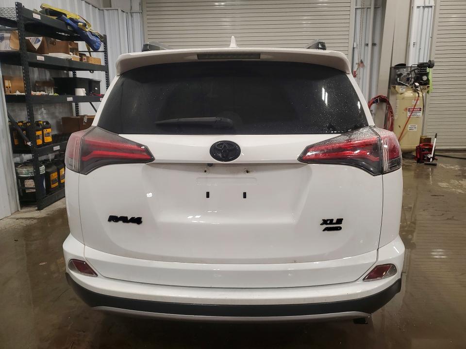 Фото 6 с аукциона – 2018 TOYOTA RAV4 ADVEN с VIN JTMRFREV2JD230292