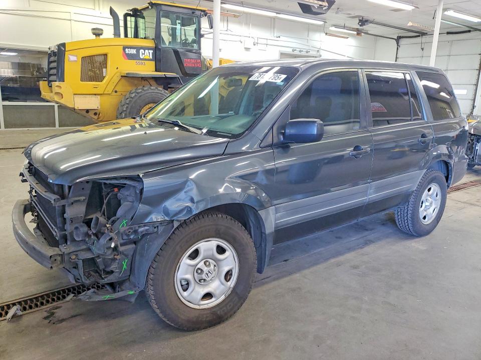 HONDA PILOT LX 2004 with VIN 2HKYF18124H538485 - Photo from auction