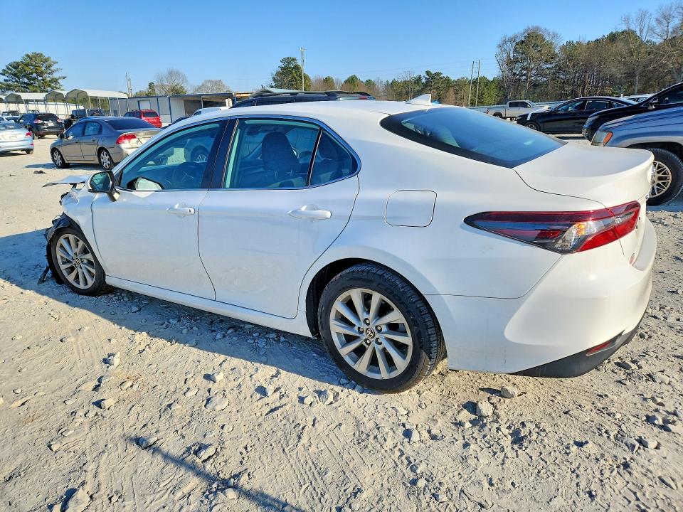 Photo 2 from auction – 2022 TOYOTA CAMRY with VIN 4T1C11AK2NU051432