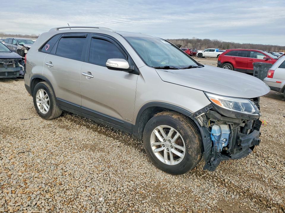 Photo 4 from auction – 2015 KIA SORENTO with VIN 5XYKTCA61FG571469