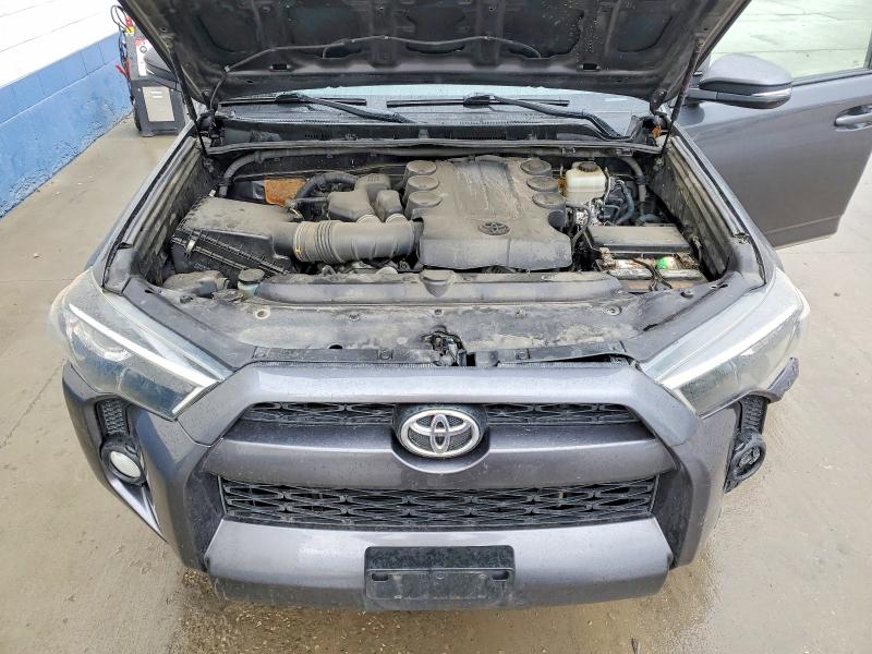 Photo 11 from auction – 2014 TOYOTA 4RUNNER with VIN JTEBU5JR7E5192403