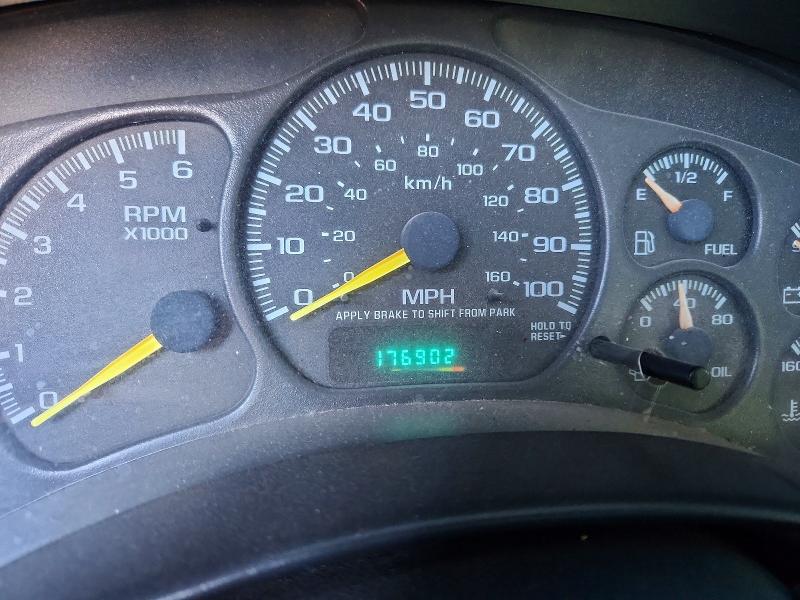 Photo 9 from auction – 2000 CHEVROLET SILVERADO with VIN 1GCFC24T3YE166805