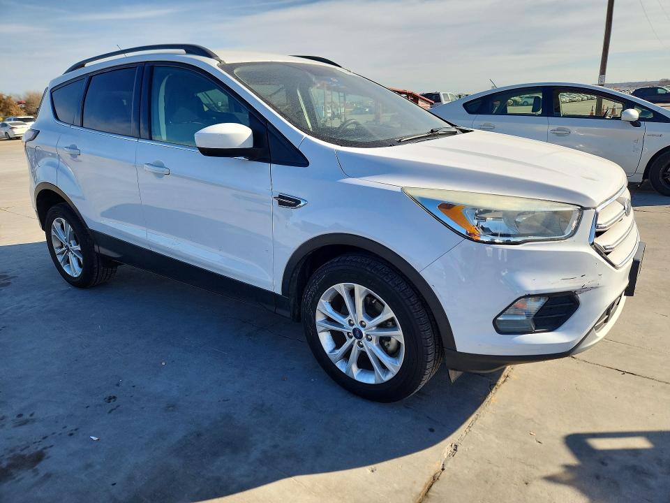 Photo 4 from auction – 2018 FORD ESCAPE with VIN 1FMCU0GD3JUA11901