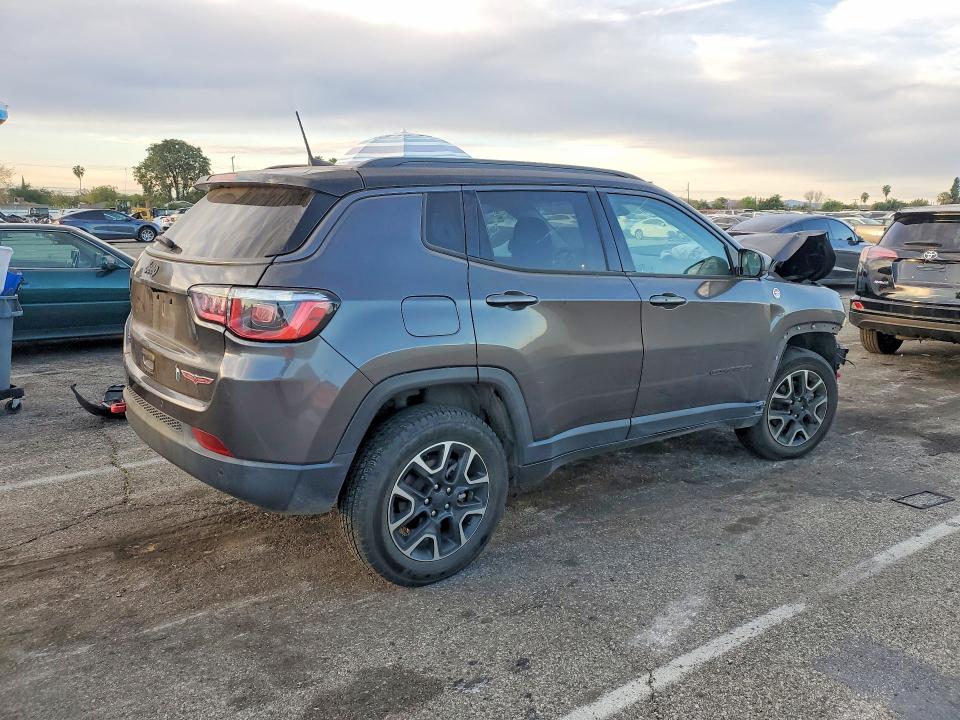 Photo 3 from auction – 2019 JEEP COMPASS with VIN 3C4NJDDBXKT785459