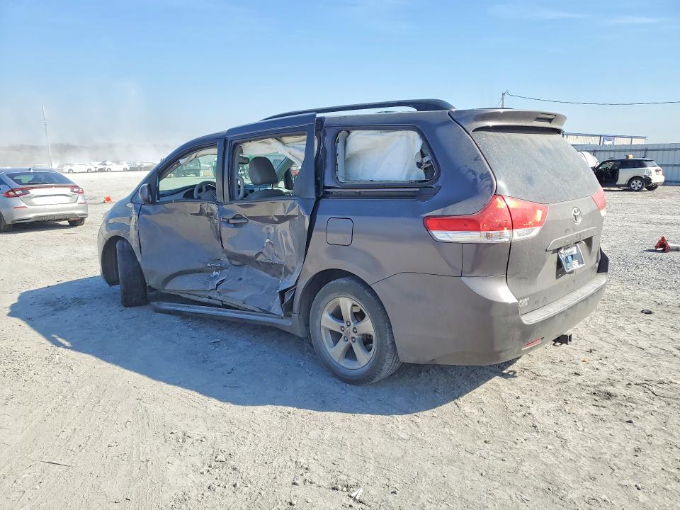 Photo 2 from auction – 2014 TOYOTA SIENNA with VIN 5TDKK3DC1ES418208