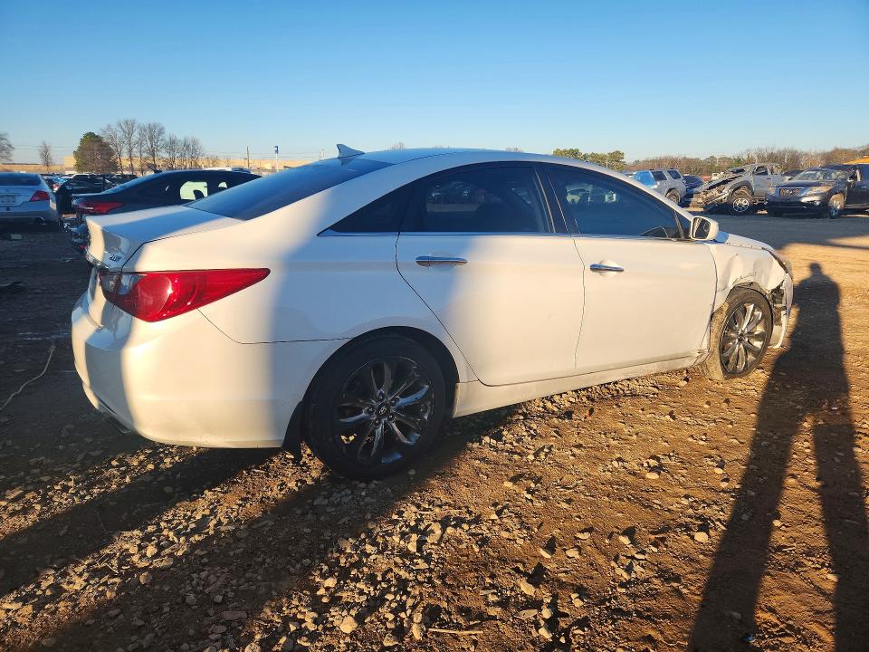 Photo 3 from auction – 2011 HYUNDAI SONATA SE with VIN 5NPEC4AB0BH318050