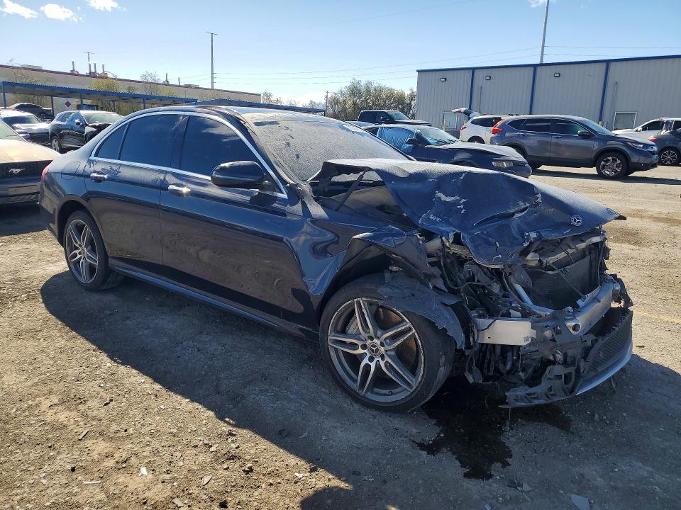Photo 4 from auction – 2018 MERCEDES-BENZ E with VIN WDDZF4JB9JA360530