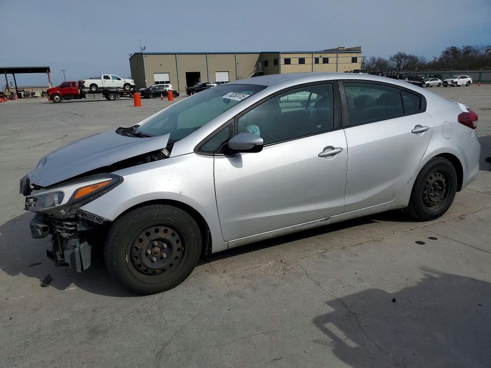 KIA FORTE 2017 with VIN 3KPFK4A7XHE075928 - Photo from auction