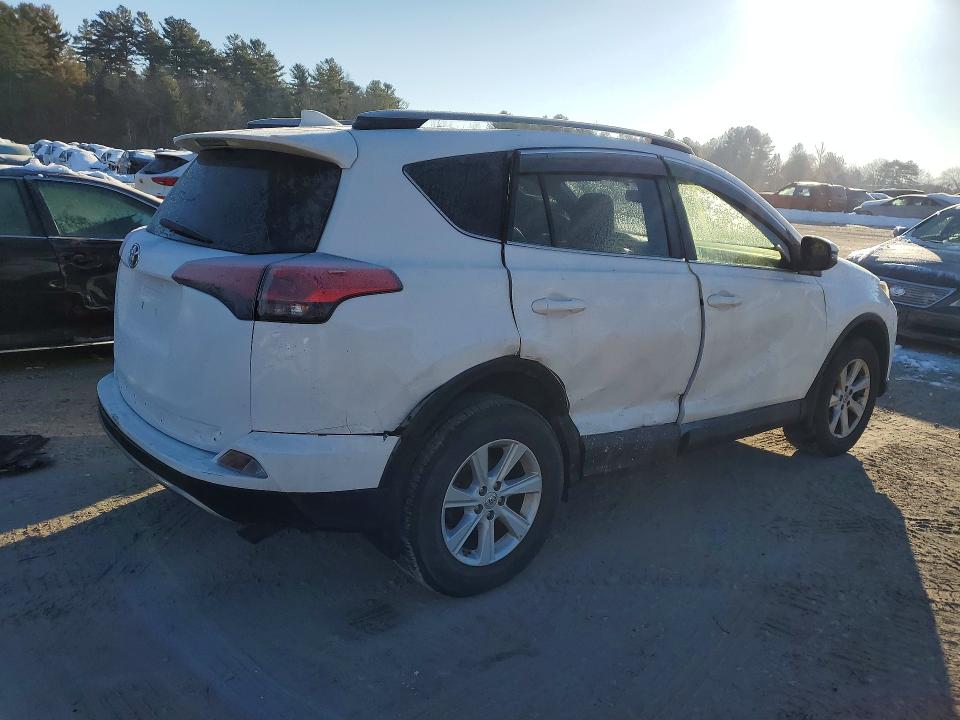 Photo 3 from auction – 2017 TOYOTA RAV4 XLE with VIN JTMRFREV2HD215916
