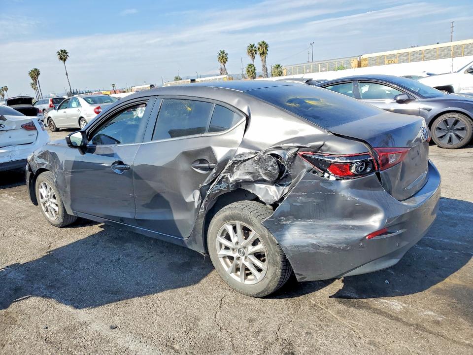 Photo 2 from auction – 2018 MAZDA 3 with VIN 3MZBN1U78JM161232