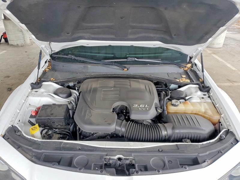 Photo 11 from auction – 2019 CHRYSLER 300 with VIN 2C3CCABG4KH601113