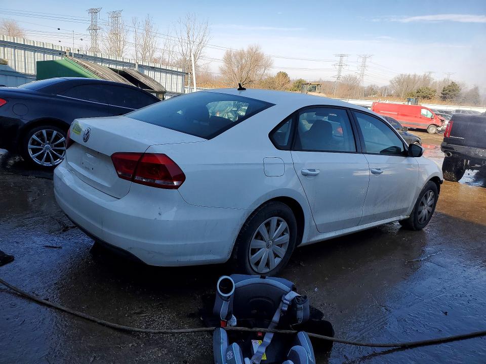 Photo 3 from auction – 2013 VOLKSWAGEN PASSAT with VIN 1VWAP7A30DC093816