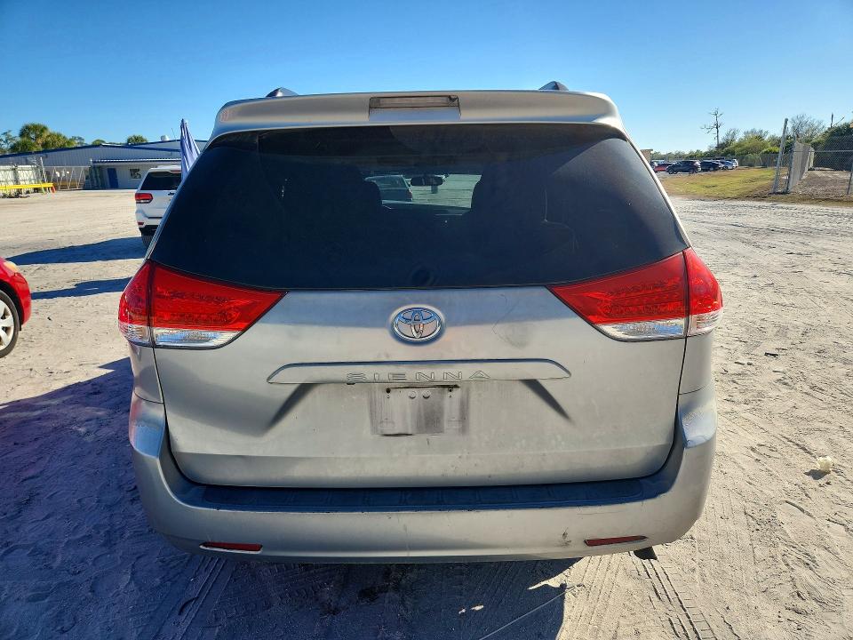 Photo 6 from auction – 2014 TOYOTA SIENNA with VIN 5TDKK3DC7ES408931