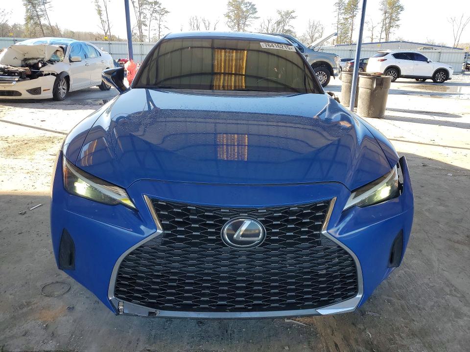 Photo 5 from auction – 2021 LEXUS IS with VIN JTHAA1D2XM5114713