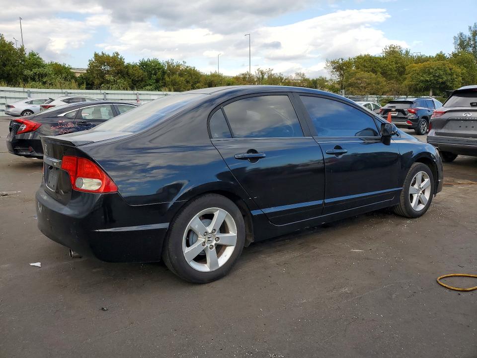 Photo 3 from auction – 2011 HONDA CIVIC LX-S with VIN 19XFA1F69BE015793