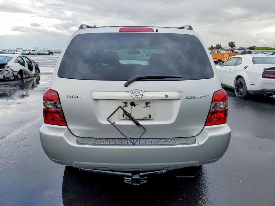 Photo 6 from auction – 2004 TOYOTA HIGHLANDER with VIN JTEGD21A940080177