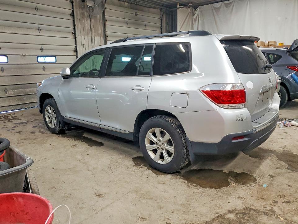 Photo 2 from auction – 2011 TOYOTA HIGHLANDER with VIN 5TDBK3EH2BS088746