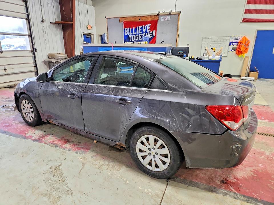 Photo 2 from auction – 2011 CHEVROLET CRUZE with VIN 1G1PC5SH1B7180775