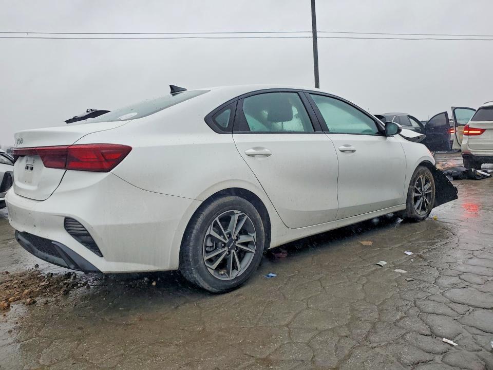 Photo 3 from auction – 2023 KIA FORTE with VIN 3KPF24AD3PE642551