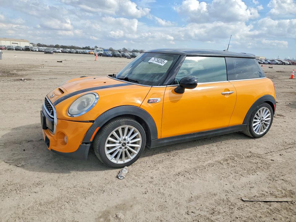 MINI COOPER S 2014 with VIN WMWXM7C53ET925586 - Photo from auction