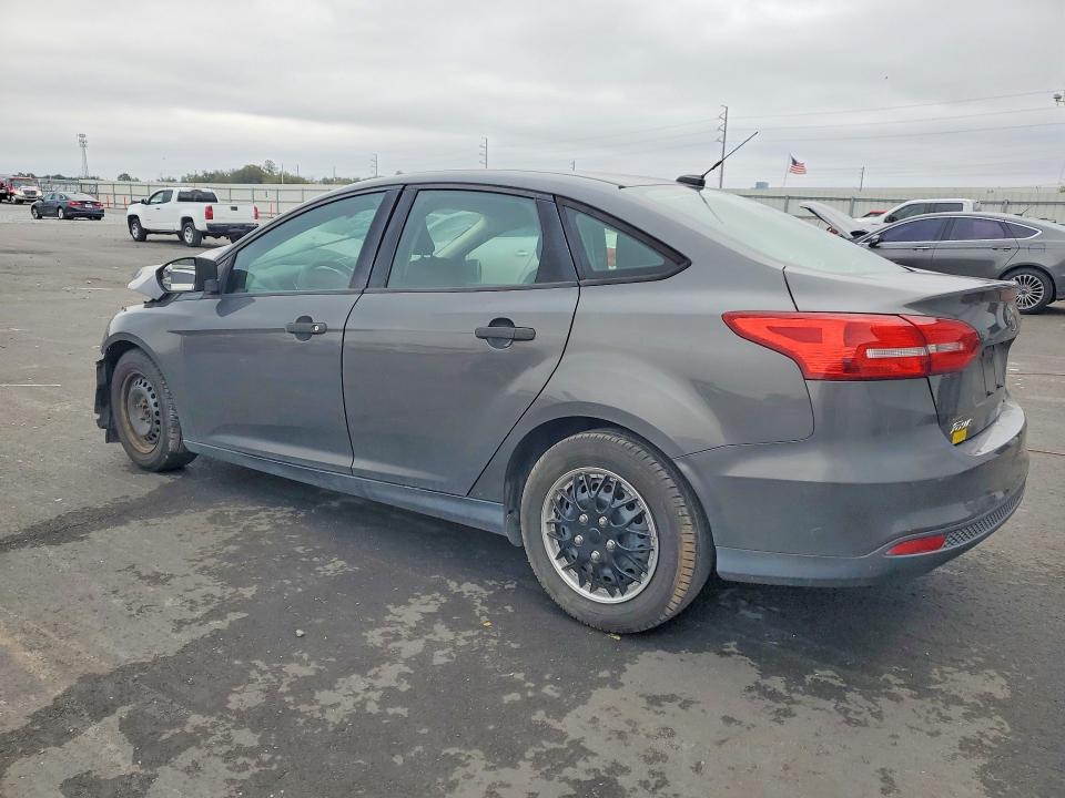 Photo 2 from auction – 2015 FORD FOCUS S with VIN 1FADP3E28FL362597