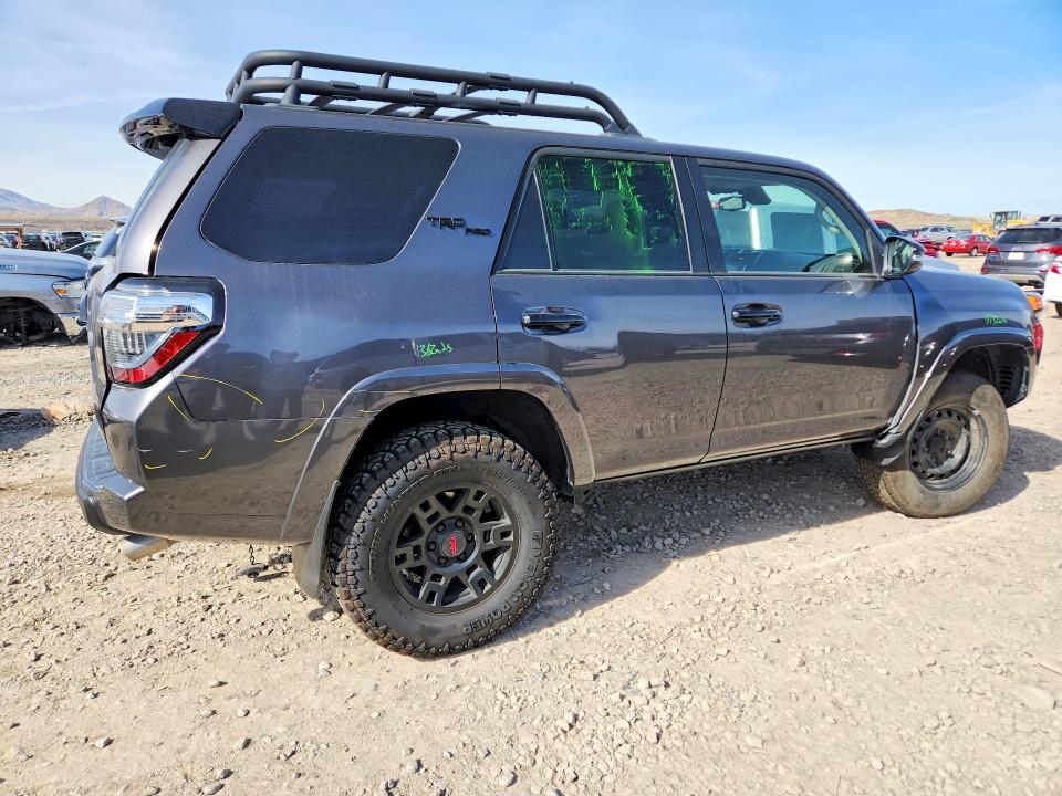 Photo 3 from auction – 2021 TOYOTA 4RUNNER with VIN JTEHU5JR2M5969353