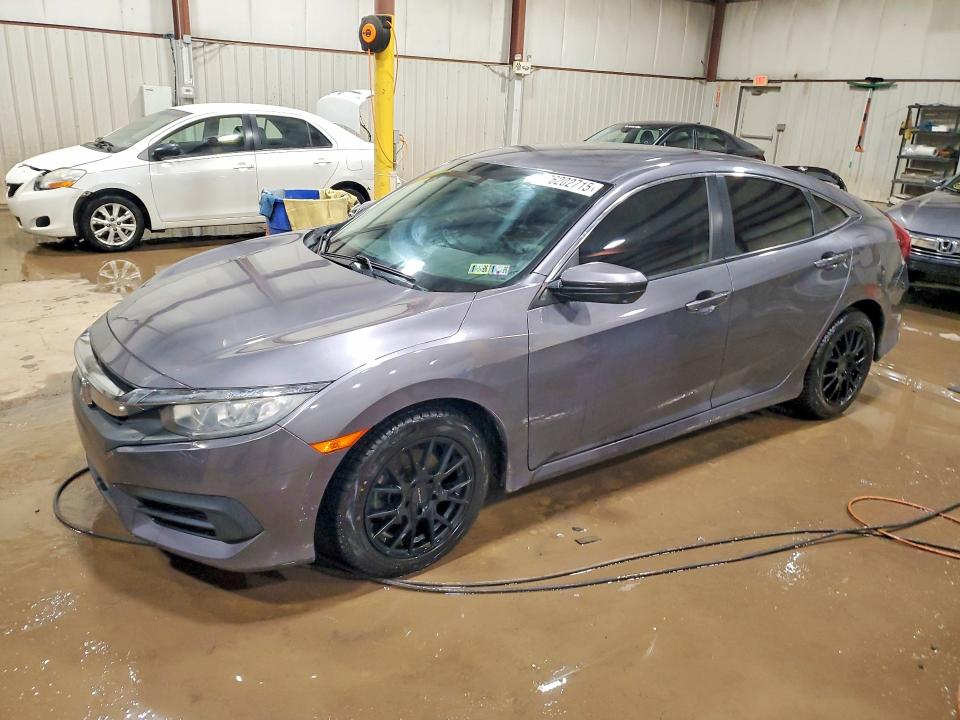HONDA CIVIC 2018 with VIN 2HGFC2F52JH522692 - Photo from auction