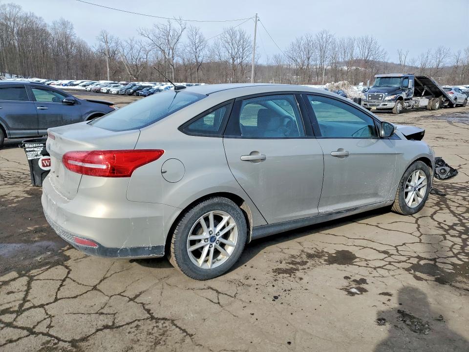Photo 3 from auction – 2015 FORD FOCUS SE with VIN 1FADP3F29FL237719