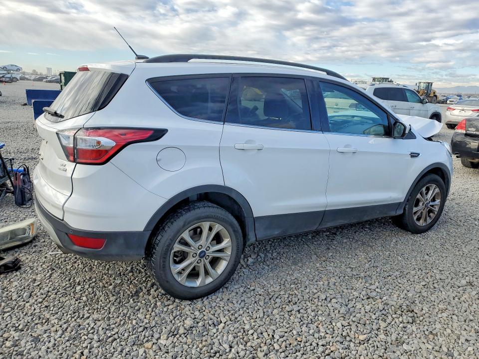 Photo 3 from auction – 2017 FORD ESCAPE with VIN 1FMCU9GD8HUB61887