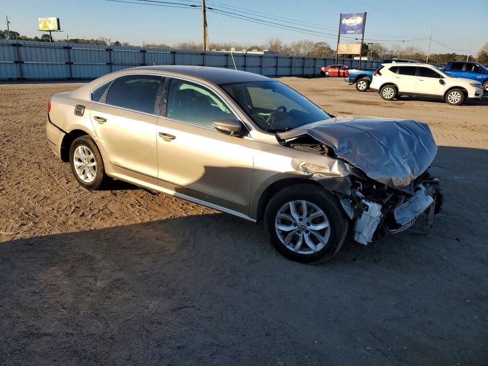 Photo 4 from auction – 2016 VOLKSWAGEN PASSAT with VIN 1VWAT7A35GC037807