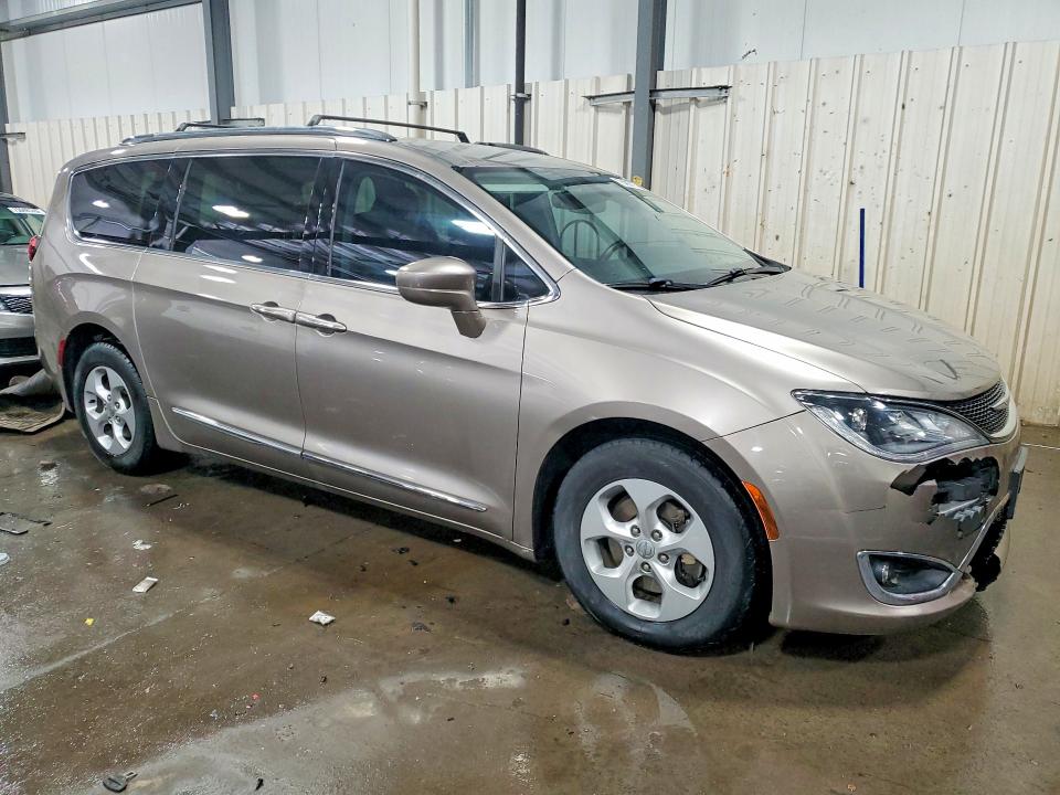 Photo 4 from auction – 2017 CHRYSLER PACIFICA with VIN 2C4RC1EG2HR628377
