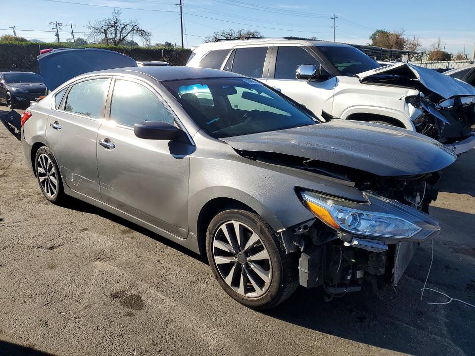 Photo 4 from auction – 2017 NISSAN ALTIMA with VIN 1N4AL3AP8HC233620