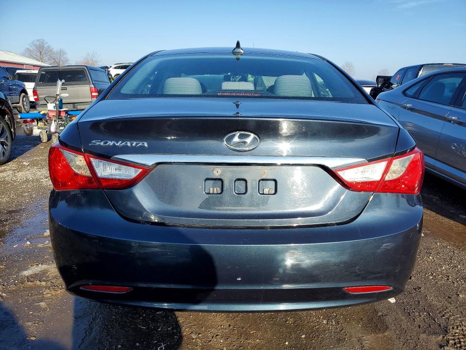 Photo 6 from auction – 2011 HYUNDAI SONATA with VIN 5NPEB4AC0BH117194
