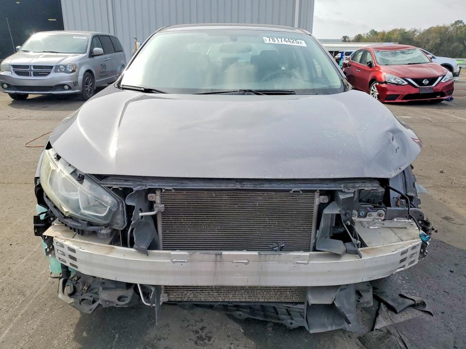 Photo 5 from auction – 2018 HONDA CIVIC with VIN 19XFC2F55JE010371