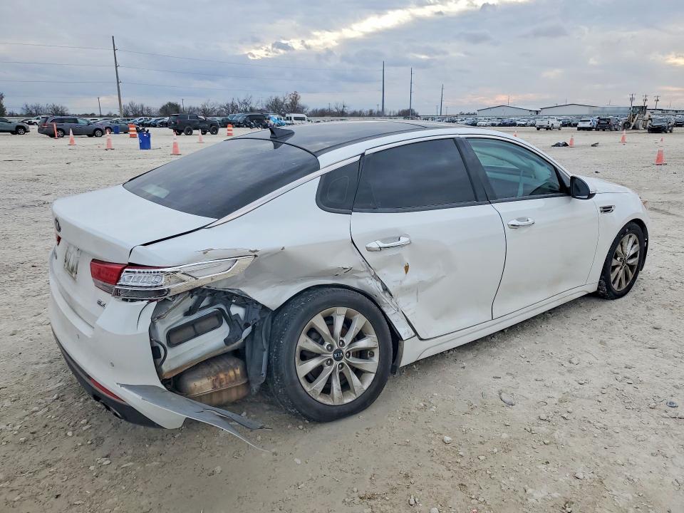 Photo 3 from auction – 2017 KIA OPTIMA with VIN 5XXGU4L36HG171961