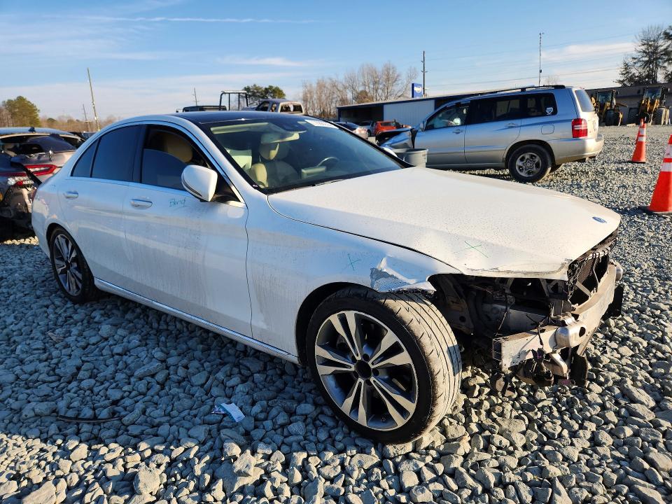 Photo 4 from auction – 2016 MERCEDES-BENZ C 300 with VIN WDDWF4JB9GR137479