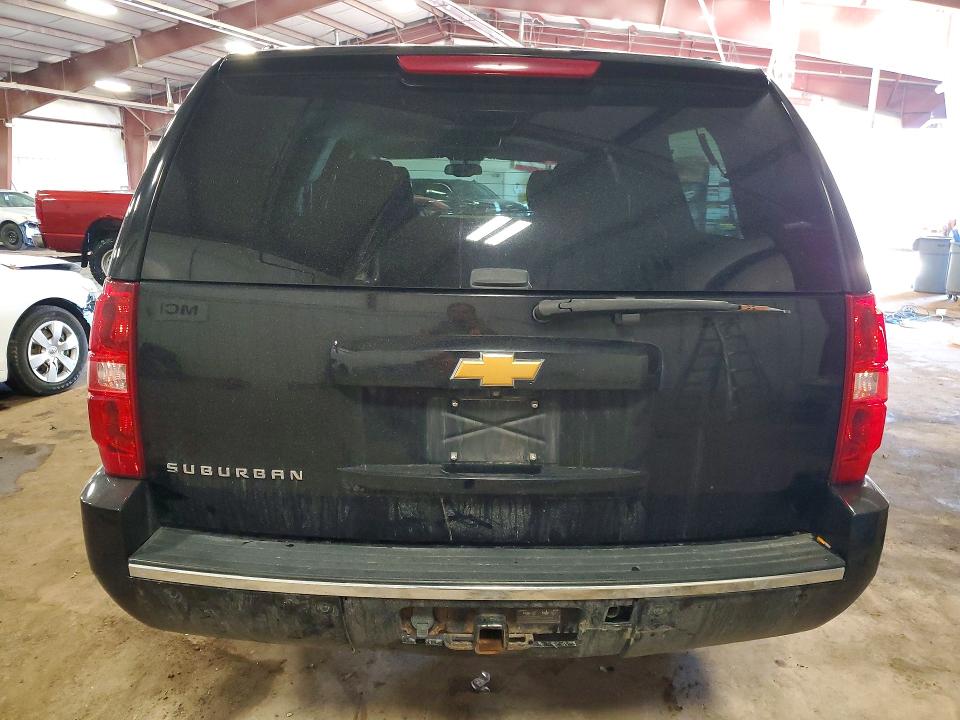 Photo 6 from auction – 2014 CHEVROLET SUBURBAN with VIN 1GNSKKE78ER138173
