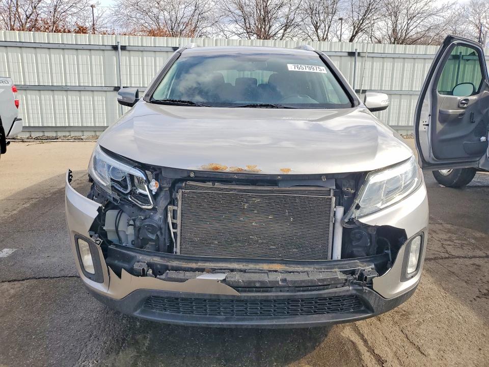 Photo 5 from auction – 2015 KIA SORENTO LX with VIN 5XYKTDA67FG640431