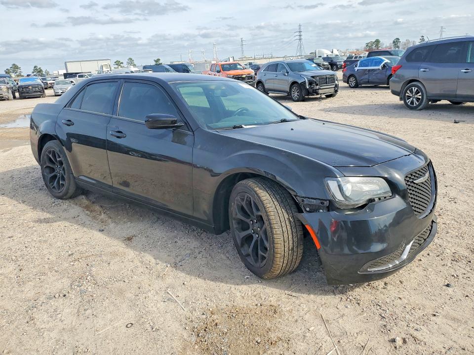 Photo 4 from auction – 2019 CHRYSLER 300 with VIN 2C3CCAAG3KH682929