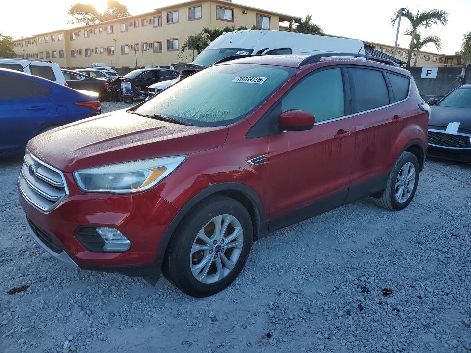 FORD ESCAPE SE 2018 with VIN 1FMCU9GD6JUA18684 - Photo from auction