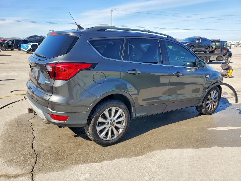 Photo 3 from auction – 2019 FORD ESCAPE SEL with VIN 1FMCU9HD2KUA49866