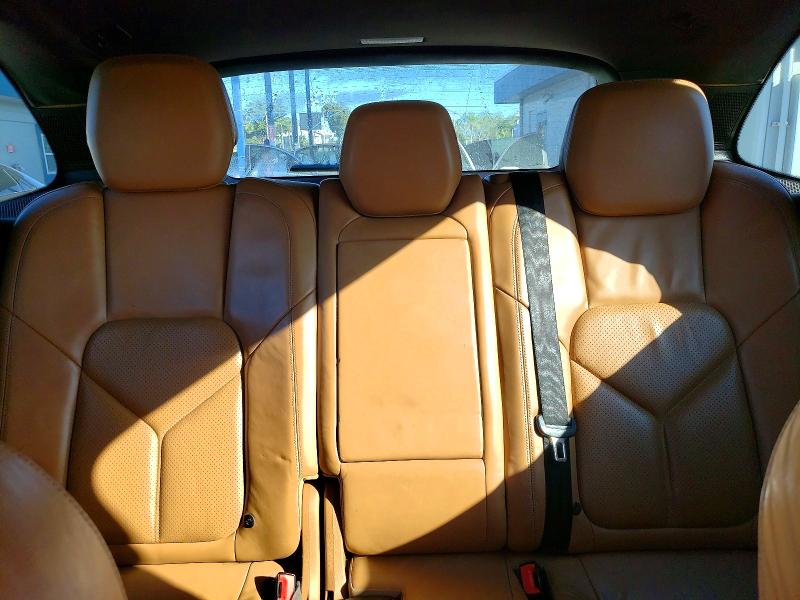 Photo 10 from auction – 2012 PORSCHE CAYENNE S with VIN WP1AB2A26CLA44807