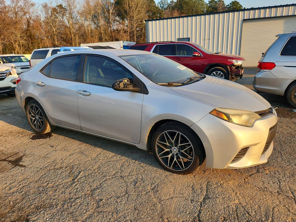 Photo 4 from auction – 2015 TOYOTA COROLLA with VIN 5YFBURHE8FP181350