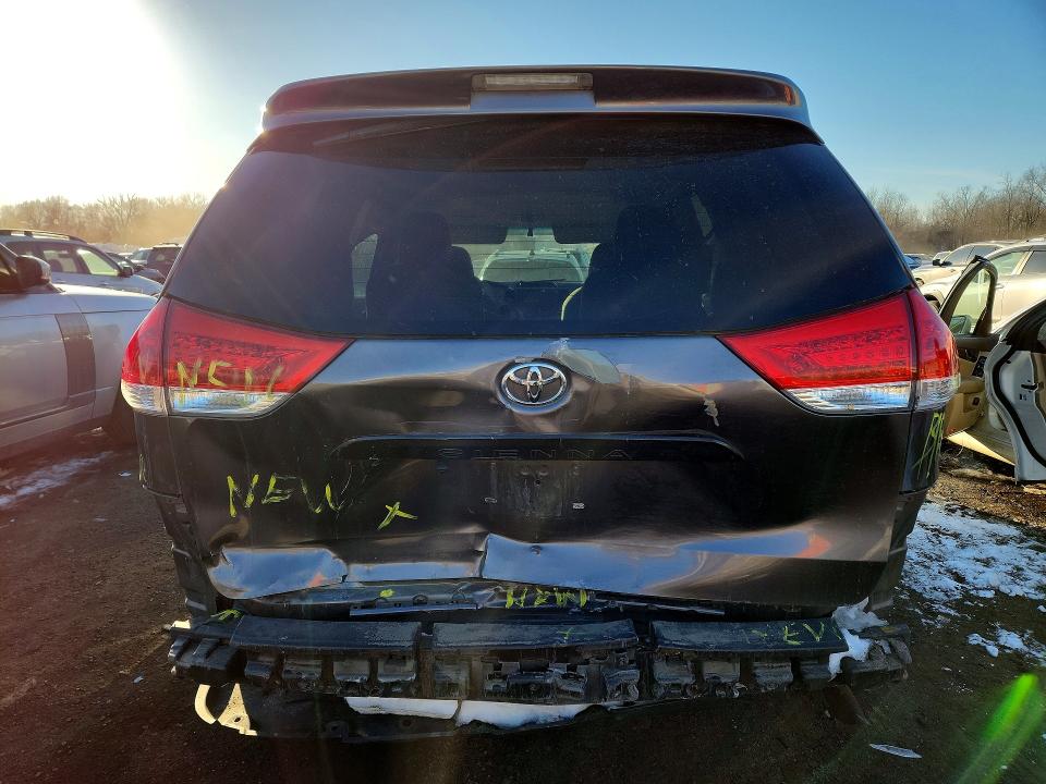 Photo 6 from auction – 2011 TOYOTA SIENNA with VIN 5TDZK3DC6BS042860