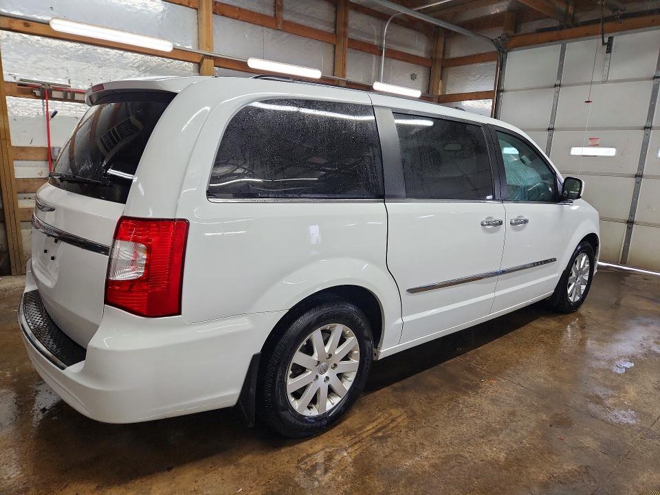 Photo 3 from auction – 2016 CHRYSLER TOWN & COU with VIN 2C4RC1BG6GR120092